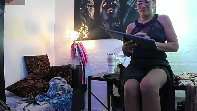 miss lucero1 online show from October 15, 5:10 am