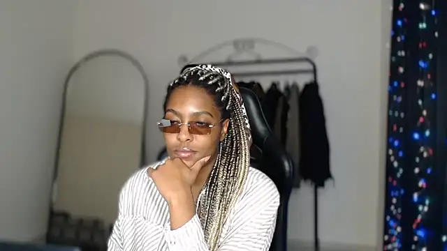 Snapshot of marisilva_br chatting on September 12, 11:23 pm marisilva br online show from September 12, 11:23 pm