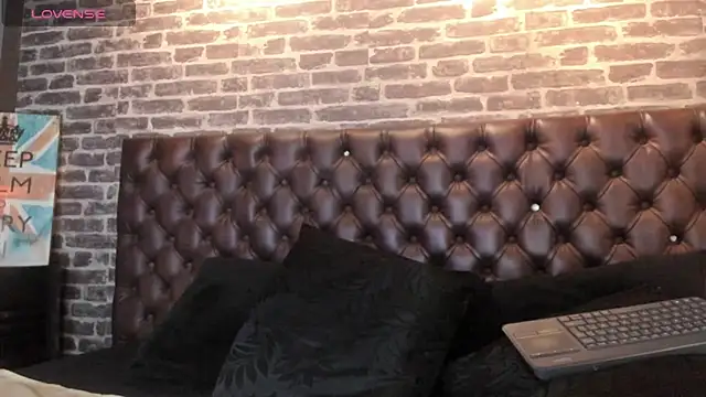 Snapshot of CloeRodriguez chatting on September 18, 3:10 pm CloeRodriguez online show from September 18, 3:10 pm