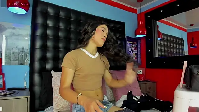 Snapshot of CloeRodriguez chatting on October 21, 8:57 pm CloeRodriguez online show from October 21, 8:57 pm