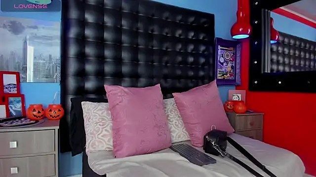 Snapshot of CloeRodriguez chatting on October 25, 8:05 pm CloeRodriguez online show from October 25, 8:05 pm