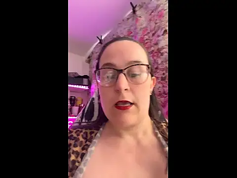 ElizabethHunny online show from May 19, 9:16 am