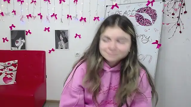 TinaRedly online show from March 5, 11:28 am