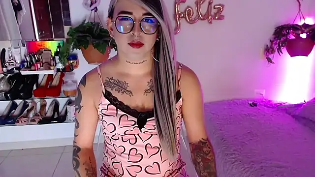 Snapshot of Laveneno_ortiz07 chatting on September 18, 11:25 pm Laveneno ortiz07 online show from September 18, 11:25 pm