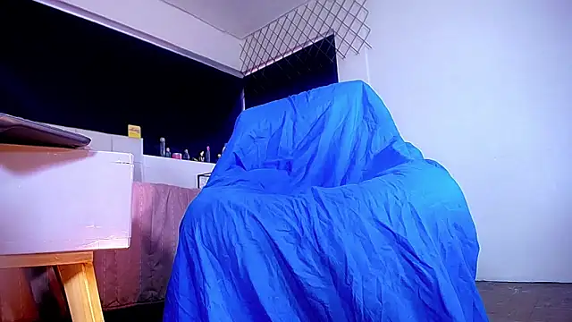 Snapshot of bellatrixx_69 chatting on October 27, 11:28 am bellatrixx 69 online show from October 27, 11:28 am