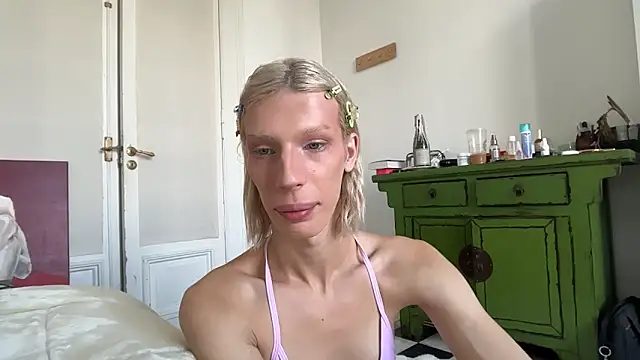 AliceSnowCatt online show from March 17, 2:21 pm