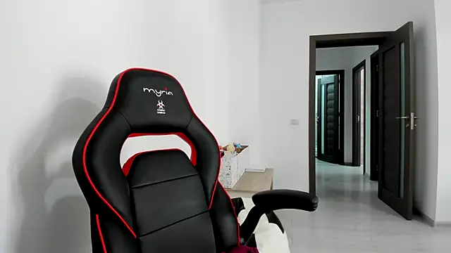 Snapshot of amiraisa11 chatting on October 10, 6:29 am amiraisa11 online show from October 10, 6:29 am