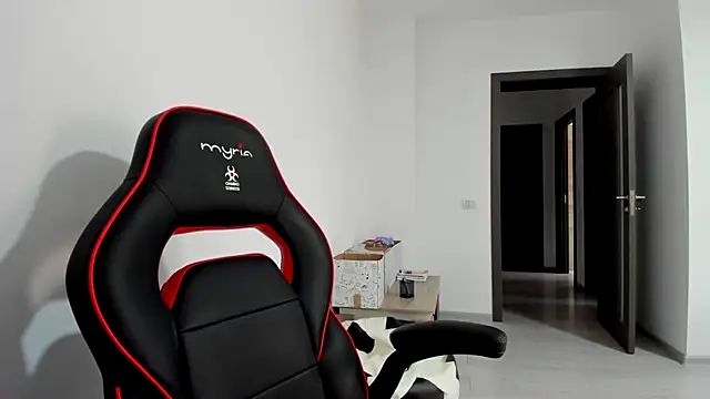 Snapshot of amiraisa11 chatting on October 22, 5:23 am amiraisa11 online show from October 22, 5:23 am