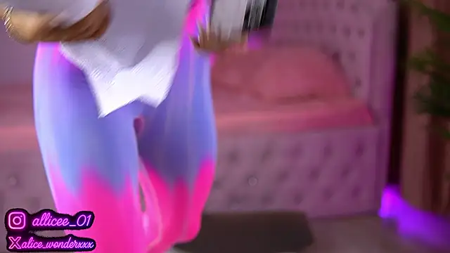 VanessaSimon online show from September 18, 6:12 am