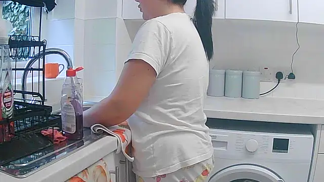 Snapshot of magical_mia chatting on October 28, 2:12 pm magical mia online show from October 28, 2:12 pm