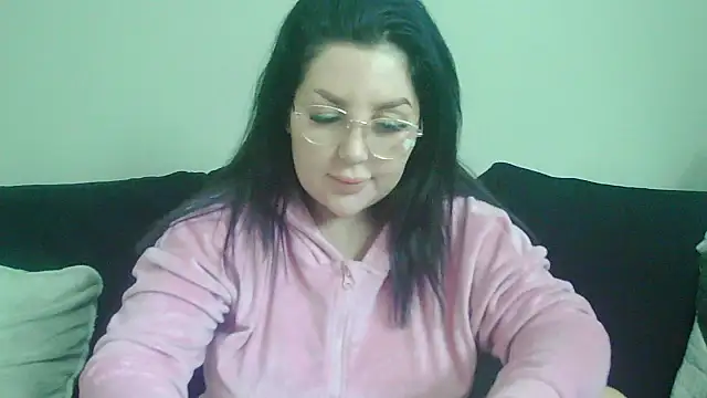 Snapshot of magical_mia chatting on October 2, 10:09 am magical mia online show from October 2, 10:09 am