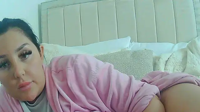 Snapshot of magical_mia chatting on October 13, 1:03 pm magical mia online show from October 13, 1:03 pm