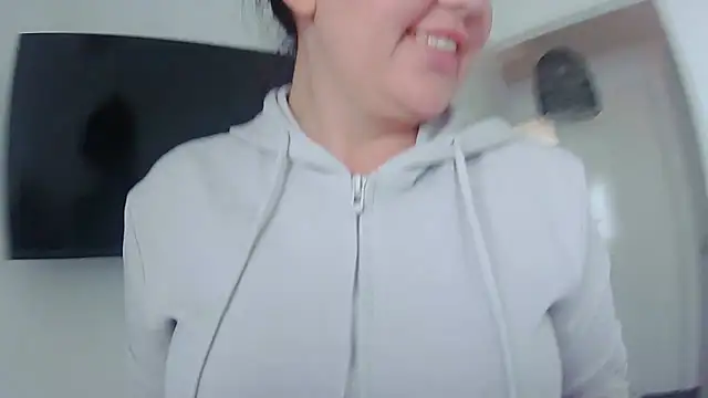 Snapshot of magical_mia chatting on September 24, 1:10 pm magical mia online show from September 24, 1:10 pm