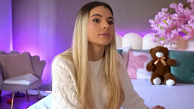 HaileyMadow online show from March 21, 8:19 am