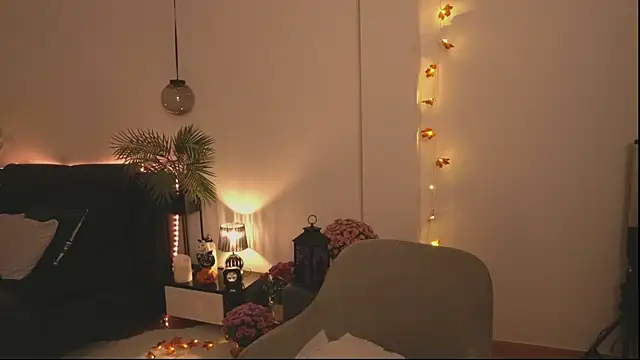 DaisyStacey online show from October 31, 7:40 pm