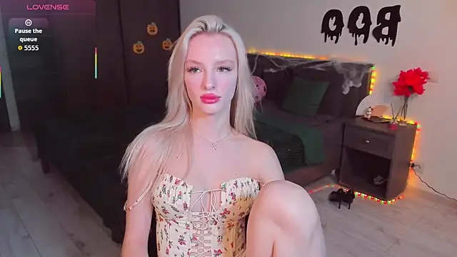 AleksaBlonde online show from October 28, 1:06 pm