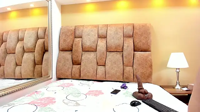 MiiaHot online show from November 8, 9:31 pm