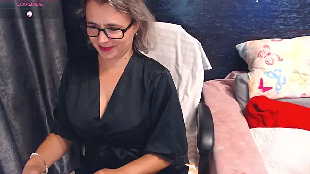 LadyAverrySquirt11 online show from October 1, 5:12 am