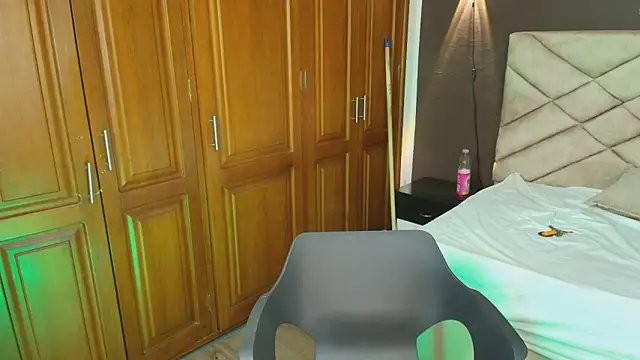 Snapshot of Raquel_jones chatting on September 29, 7:41 pm Raquel jones online show from September 29, 7:41 pm