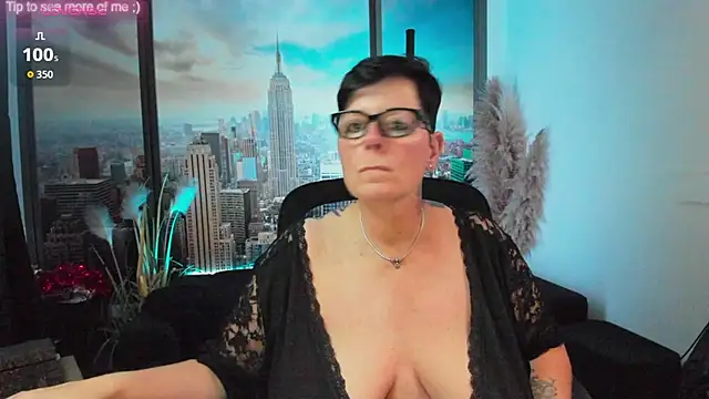 Snapshot of ninarandmann chatting on October 9, 5:50 pm ninarandmann online show from October 9, 5:50 pm