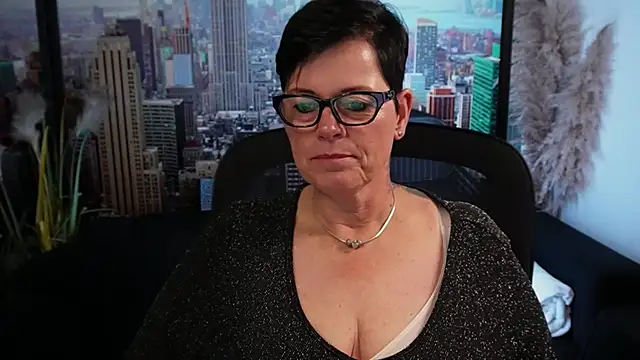 Snapshot of ninarandmann chatting on November 1, 7:51 pm ninarandmann online show from November 1, 7:51 pm