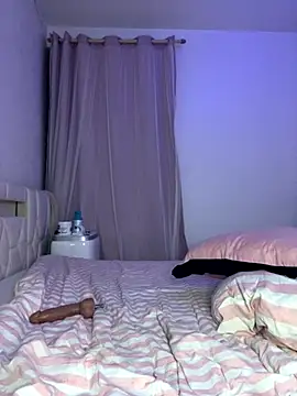 Snapshot of kamila_french chatting on October 7, 9:52 pm kamila french online show from October 7, 9:52 pm