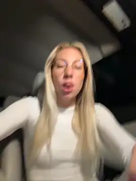 Snapshot of LuisaBecker chatting on October 16, 5:26 pm LuisaBecker online show from October 16, 5:26 pm