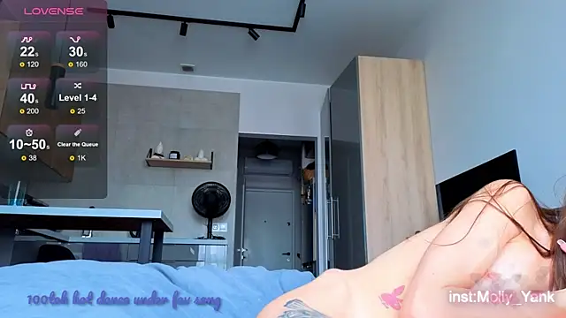 mollyyank online show from October 4, 1:06 pm