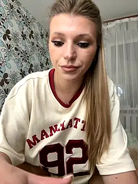 Snapshot of adel_secret chatting on October 2, 7:30 pm adel secret online show from October 2, 7:30 pm