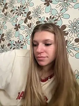 Snapshot of adel_secret chatting on October 18, 9:45 am adel secret online show from October 18, 9:45 am