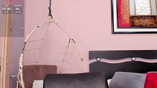 Snapshot of _LaraMom_ chatting on October 1, 8:14 pm  LaraMom  online show from October 1, 8:14 pm