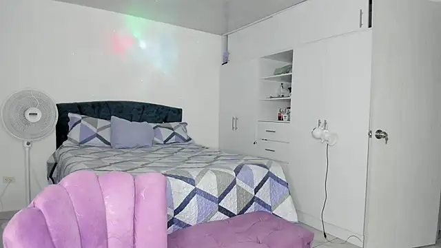 ema saenz online show from April 23, 1:46 am
