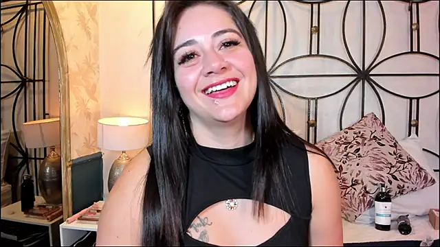 nahomi sweett online show from October 4, 11:27 am