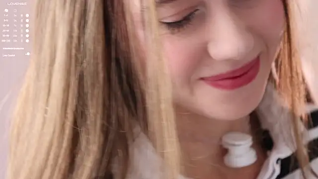 Snapshot of Pretty_Princess_Elina chatting on October 27, 9:16 am Pretty Princess Elina online show from October 27, 9:16 am