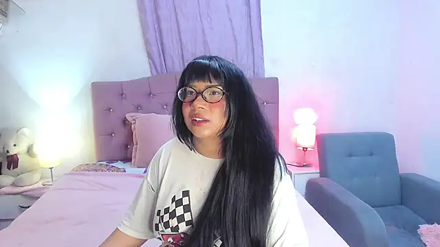 Latinabombsheell online show from May 26, 6:35 am