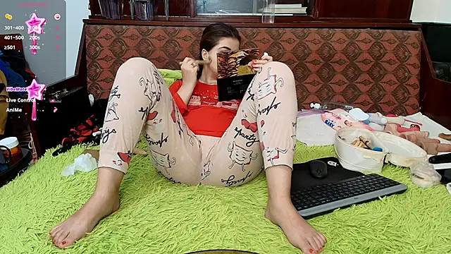 Snapshot of Anasunshine12 chatting on October 29, 5:37 pm Anasunshine12 online show from October 29, 5:37 pm