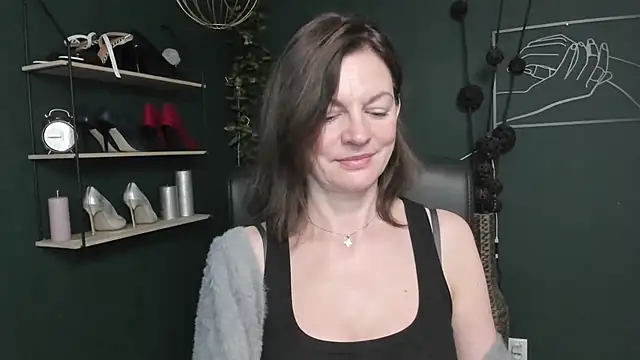 VivianWILD online show from October 16, 7:00 am