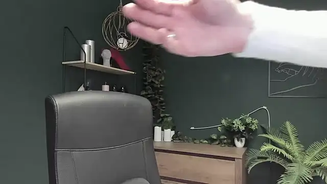 VivianWILD online show from April 13, 5:42 am