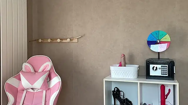 lucie mehott online show from November 13, 10:14 am