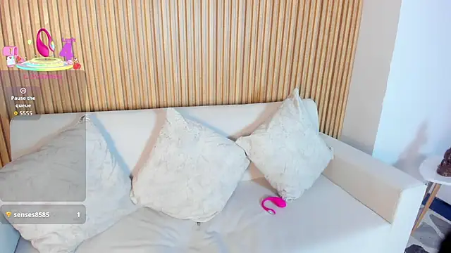 saracorraless online show from October 21, 7:40 pm