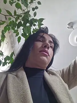 JolieLizz online show from October 31, 9:57 am