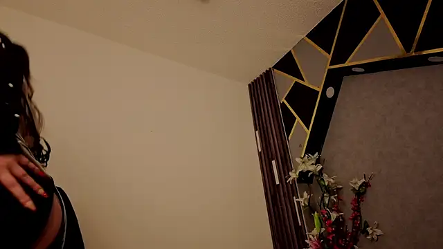 almma shy online show from October 17, 1:47 pm