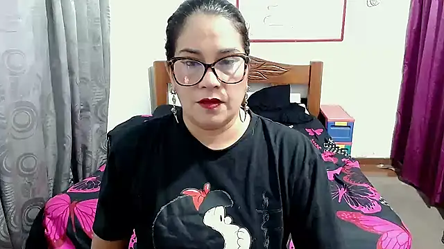 Mistresskloe01 online show from September 23, 12:36 pm