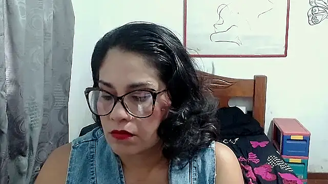 Mistresskloe01 online show from September 30, 12:11 pm