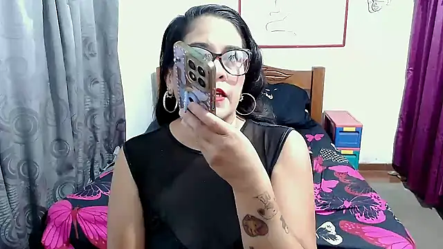 Mistresskloe01 online show from September 22, 12:25 pm