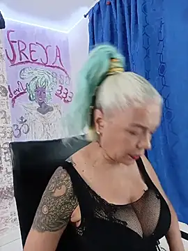 freyadevil333 online show from May 31, 5:35 am