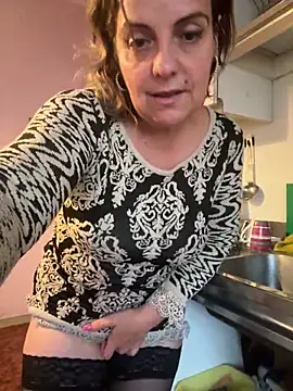 Snapshot of Sunbelxx chatting on October 31, 9:35 am Sunbelxx online show from October 31, 9:35 am