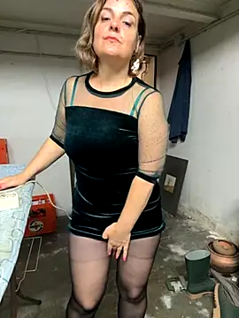 Snapshot of Sunbelxx chatting on October 30, 9:33 am Sunbelxx online show from October 30, 9:33 am