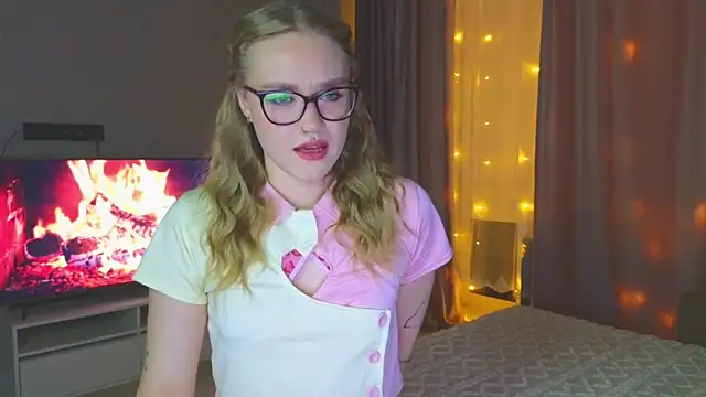 Aurora Golden1 online show from October 11, 7:05 pm