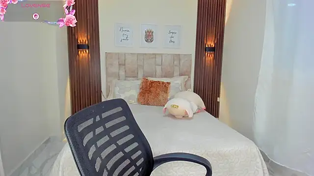 Snapshot of Ananya_Kay01 chatting on October 9, 1:43 am Ananya Kay01 online show from October 9, 1:43 am